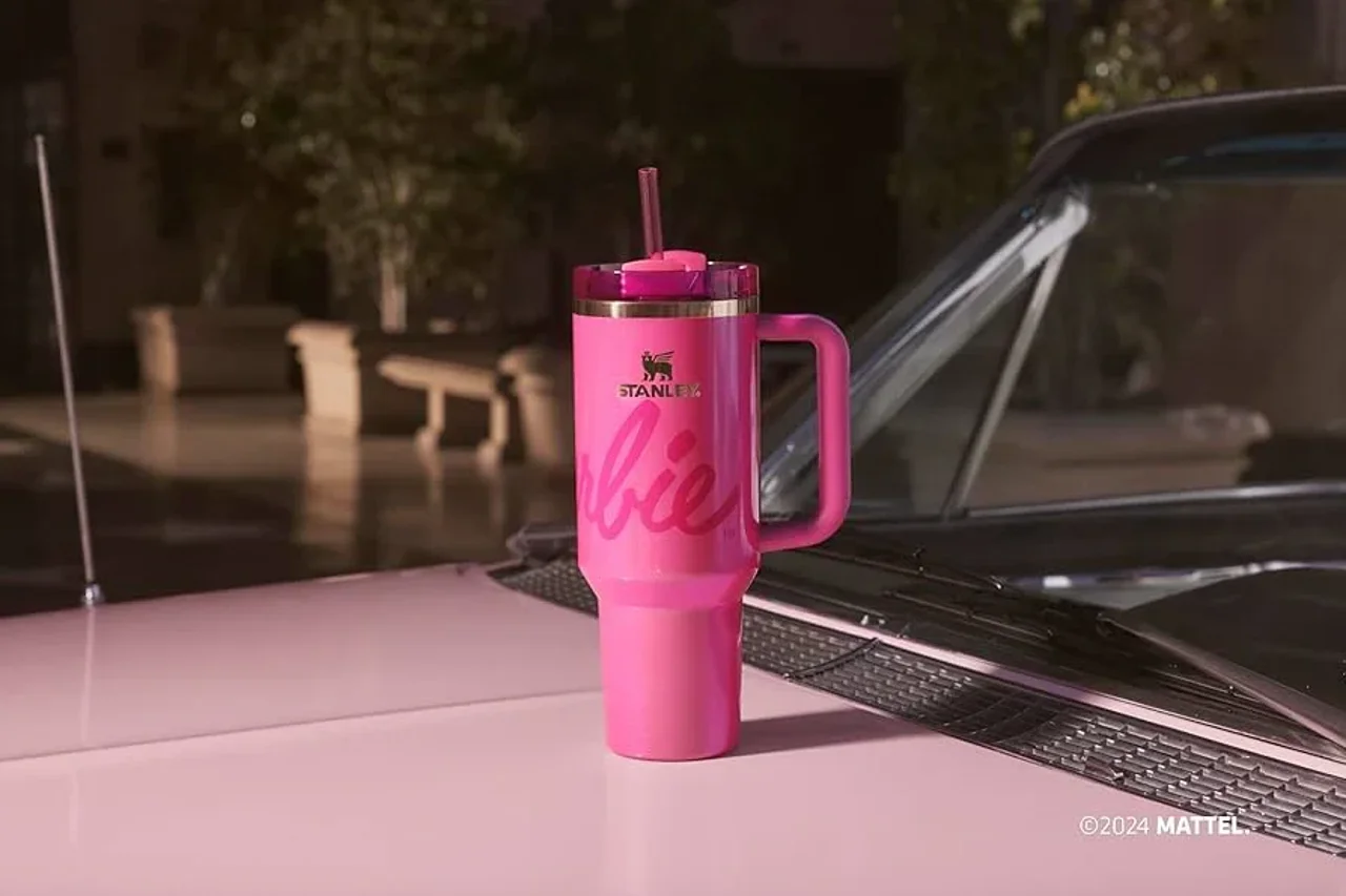 Stanley Barbie چیست؟ بررسی کامل کالکشن خاص Barbie × Stanley