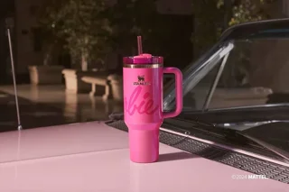 Stanley Barbie چیست؟ بررسی کامل کالکشن خاص Barbie × Stanley
